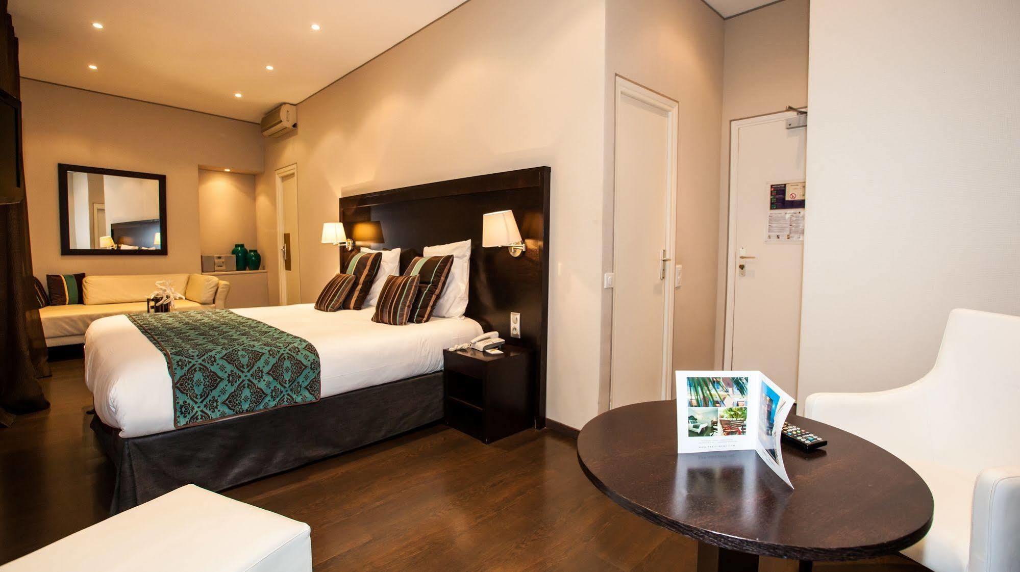 Paris Rome Hotel Menton Exterior photo